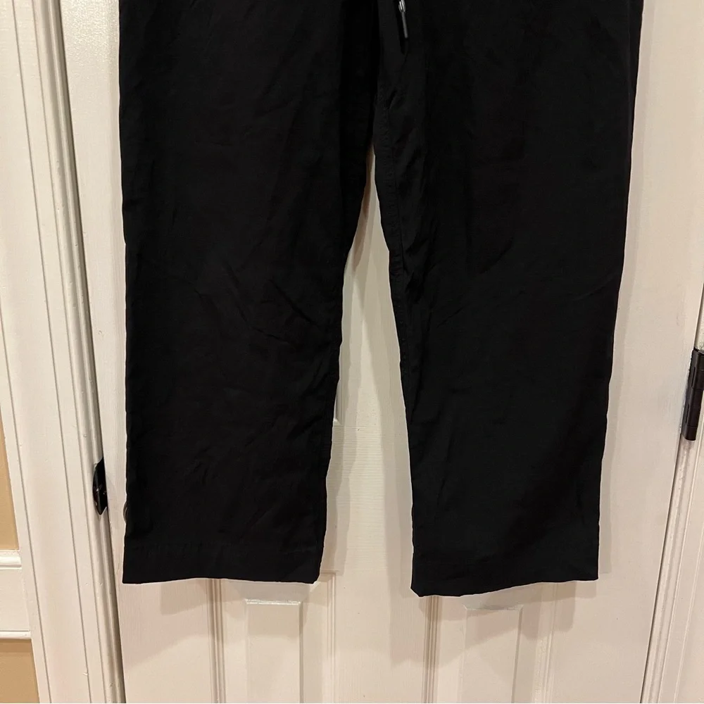 NEW Athleta Trekkie Straight Leg Crop Pant Black Nylon Relaxed Hiking Athleisure - Picture 3 of 7